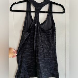 Lulemon black army print workout top